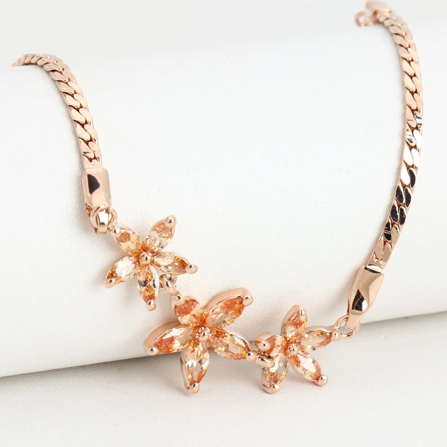 Pulsera Vintage de Tres Flores Multicolor en Oro Rosa