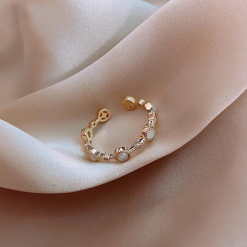 Anillo Ajustable Clásico Redondo de Oro & Cristal