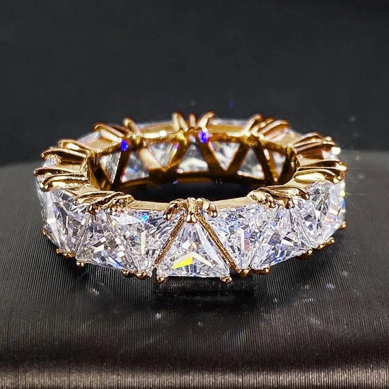 Anillo de Eternidad Vintage de Piedra Triangular en Oro