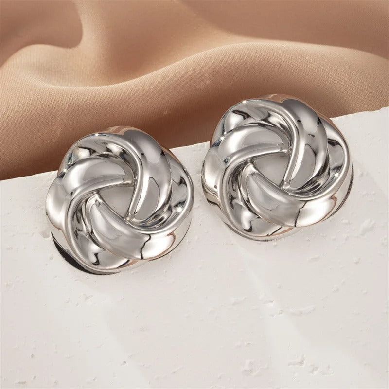 Aretes de Botón Clásicos en Forma de Nudo en Plata