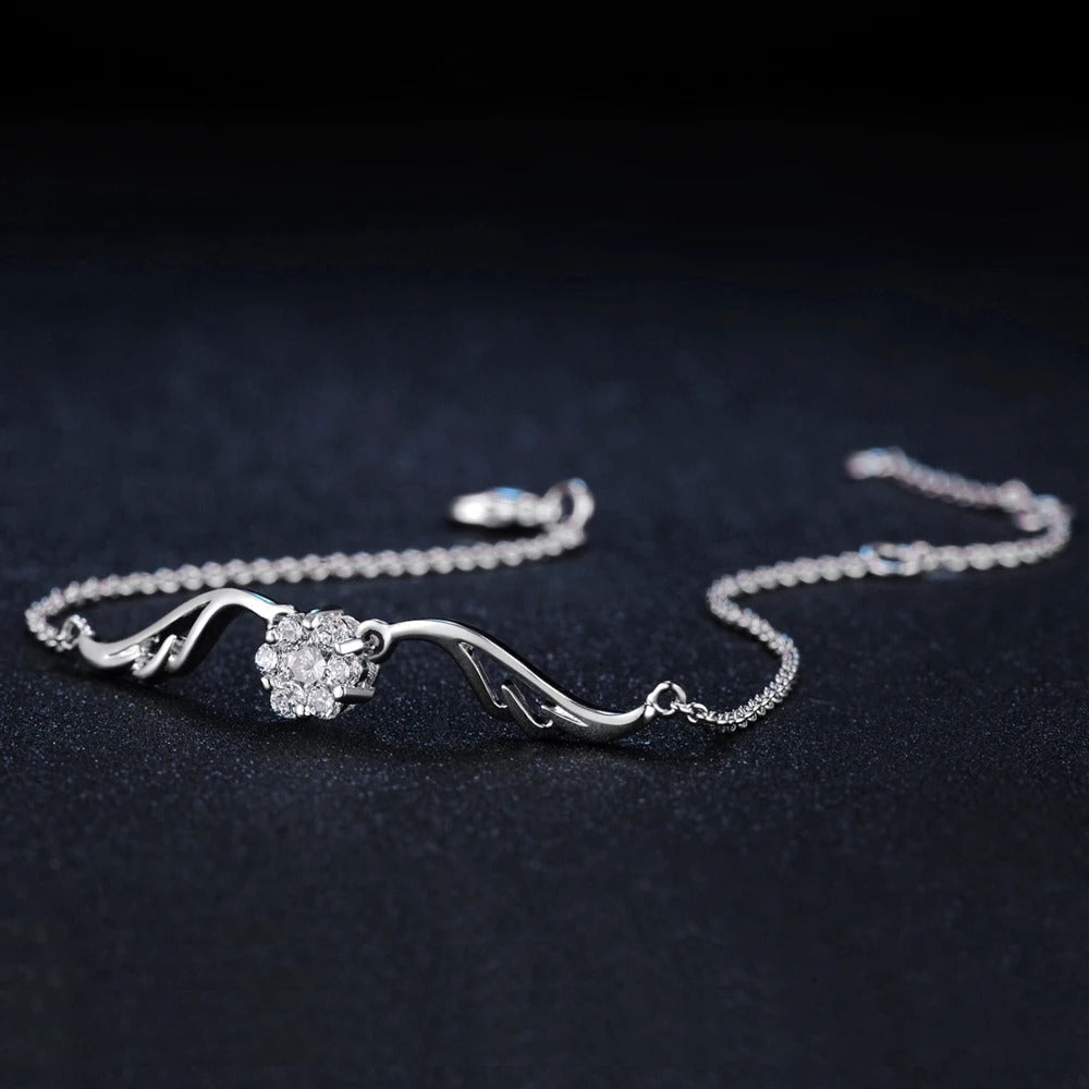 Pulsera Vintage de Flor de Cristal & Diseño Curvo en Plata