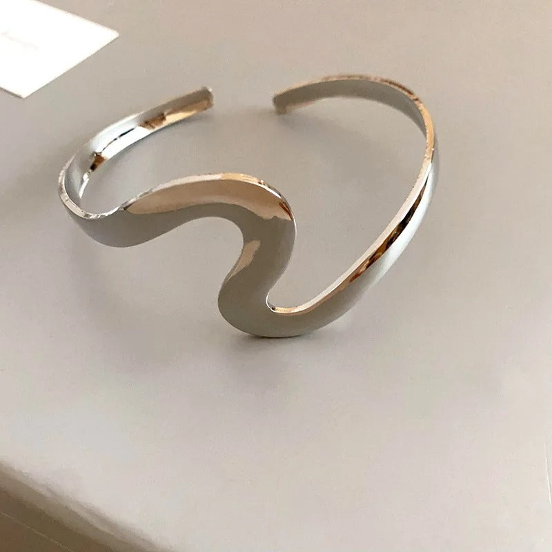 Brazalete Vintage Trenzado Ondulado Abierto en Plata