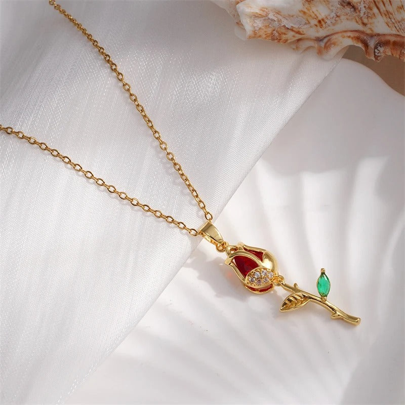 Collar Vintage de Rosa & Piedra Preciosa Roja en Oro