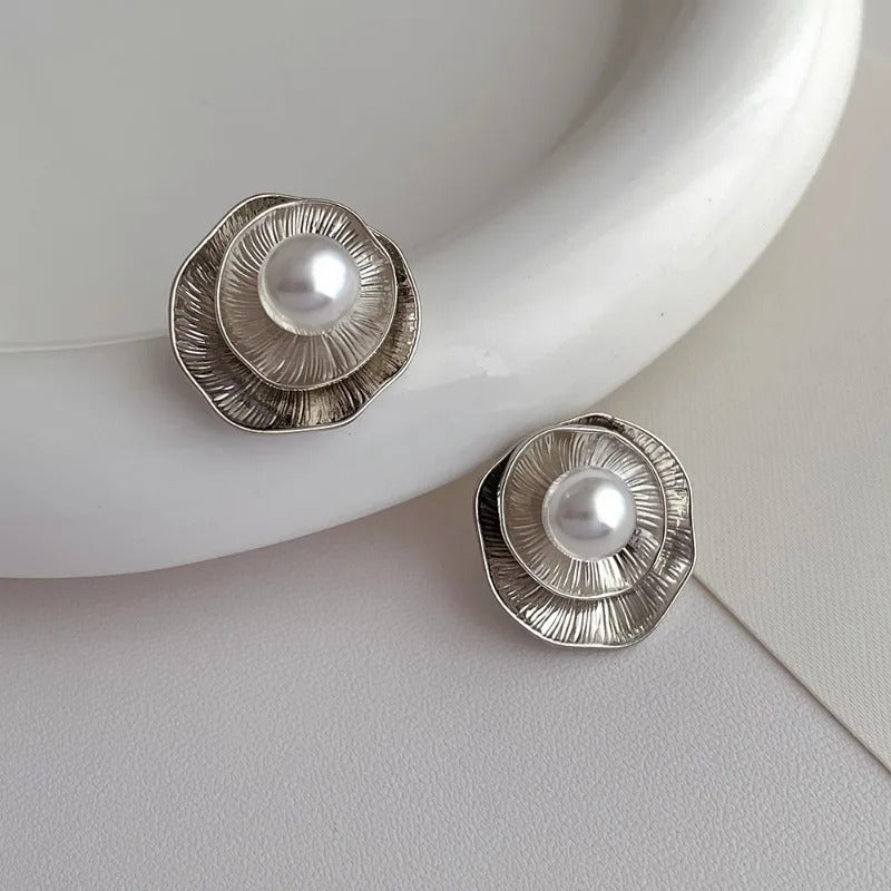 Aretes de Botón Vintage de Pétalo y Perla en Plata