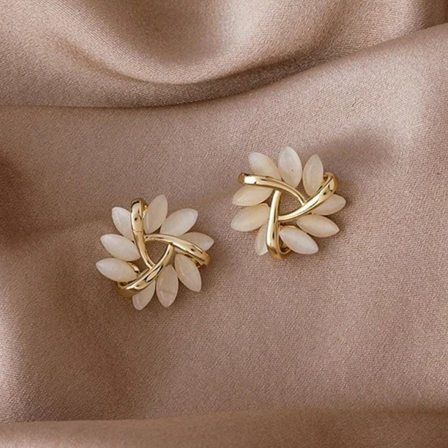 Aretes Vintage de Flor en Oro & Perla