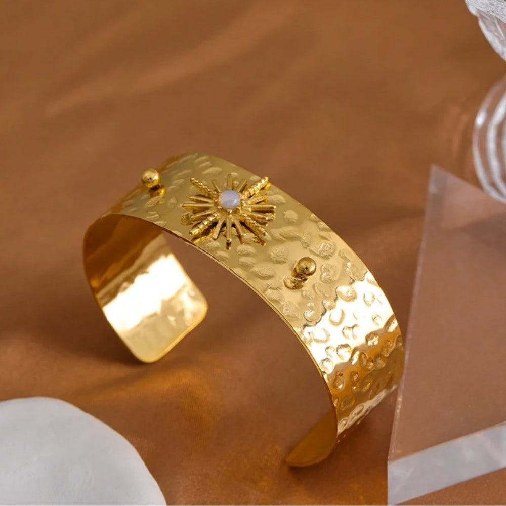 Brazalete Vintage de Sol Radiante en Oro