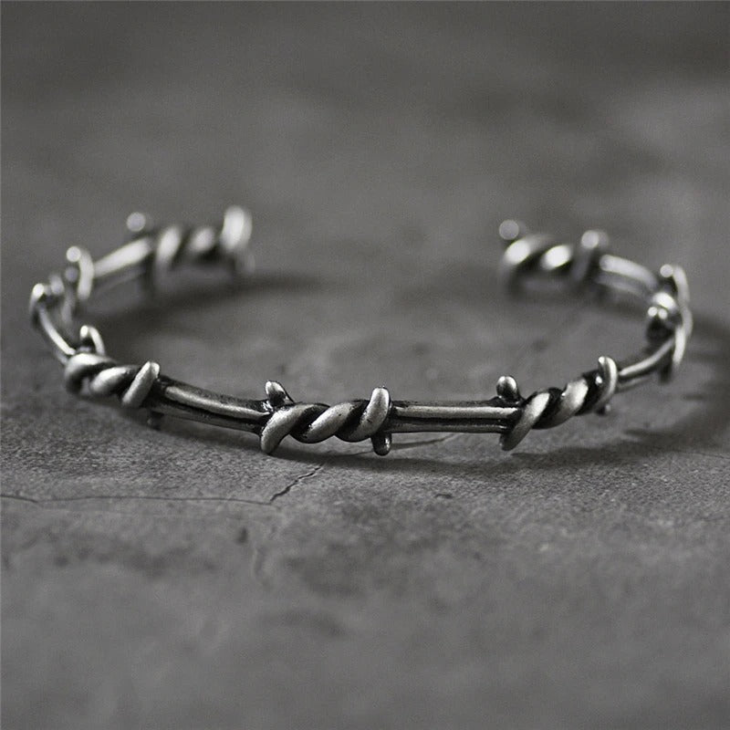 Brazalete Vintage Gótico con Púas en Plata