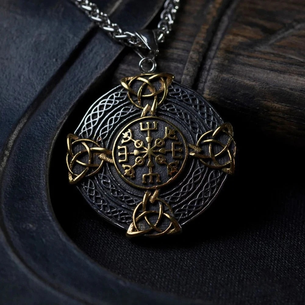 Collar de Símbolo de Protección Vikingo en Oro & Plata