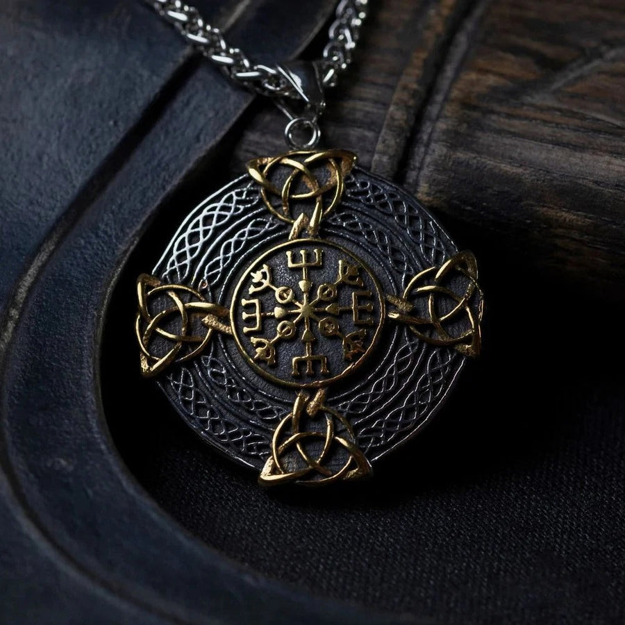 Collar de Símbolo de Protección Vikingo en Oro & Plata