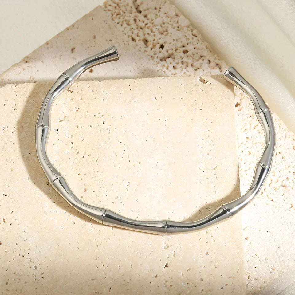 Brazalete Minimalista de Bambú en Plata