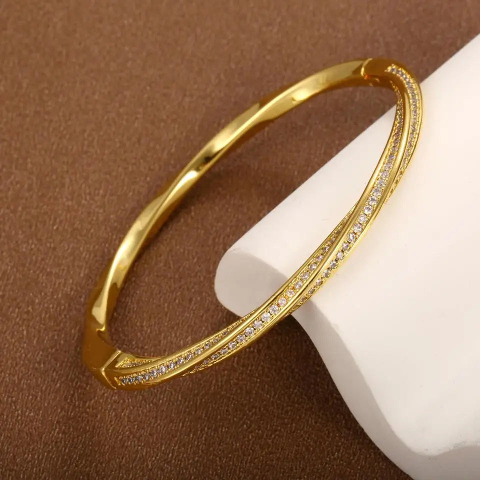 Pulsera de Cristal Estilizada de Doble Hilera en Oro