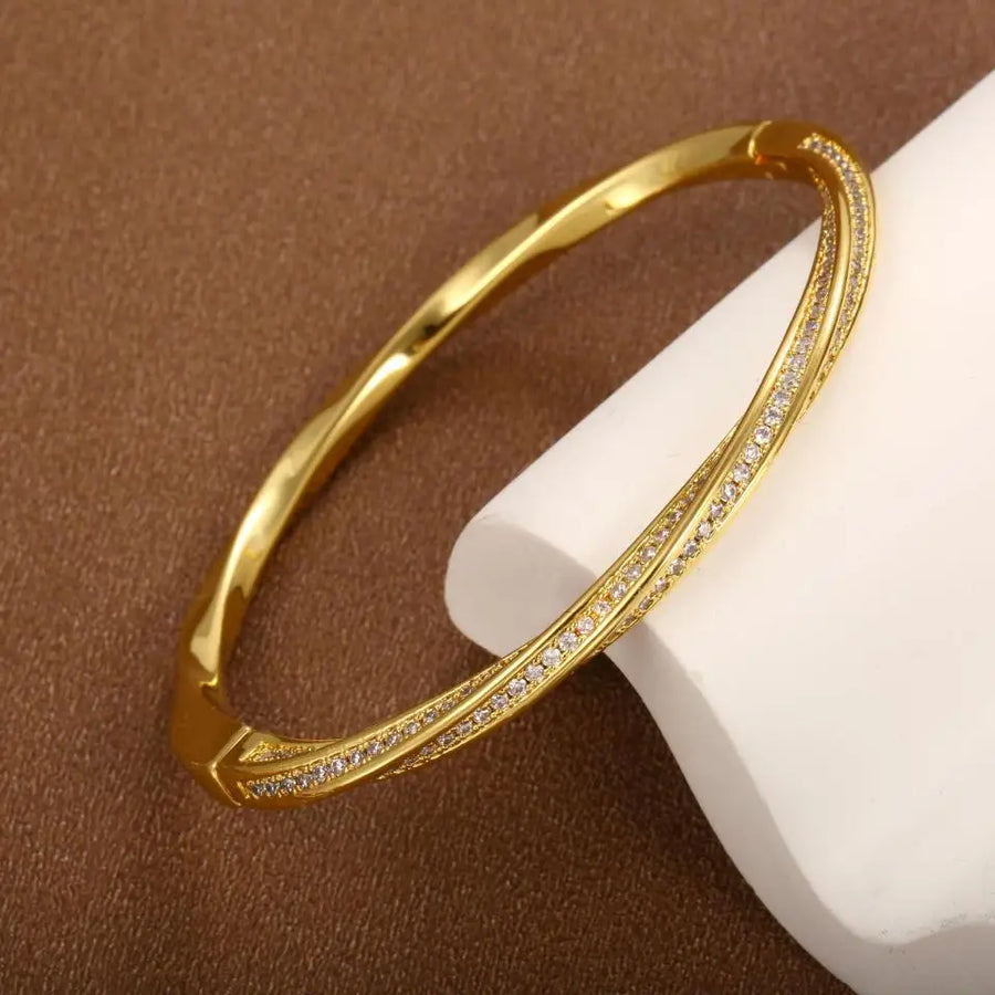 Pulsera de Cristal Estilizada de Doble Hilera en Oro