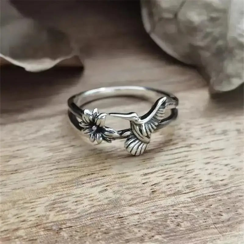 Anillo Vintage de Colibrí y Flor en Plata