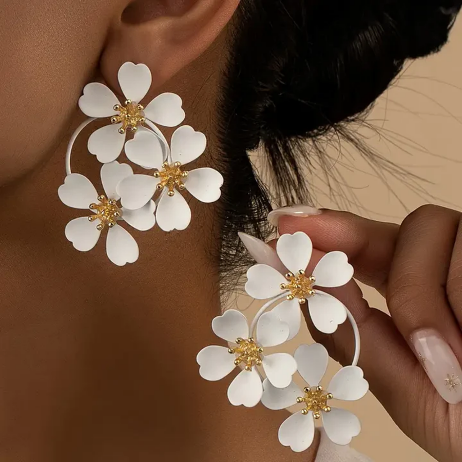 Aretes Colgantes Vintage de Flor Blanca