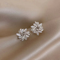 Aretes de Botón Elegantes y Exquisitos de Círculo de Pétalo de Ópalo en Oro